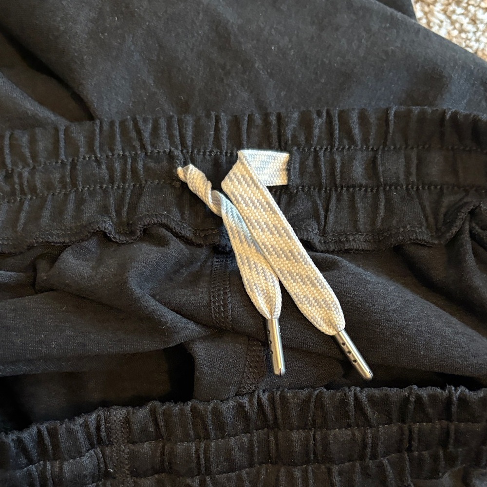 Vuori women’s Black boyfriend Jogger Pants medium - Picture 3 of 4